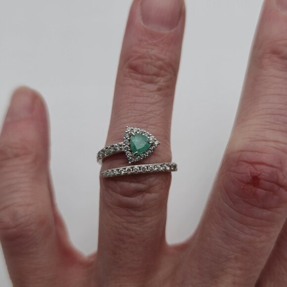Size 6 Sterling Silver Emerald Gem With CZ Accents Ring A2872 - Picture 4 of 9